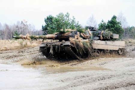 豹2主战坦克图片