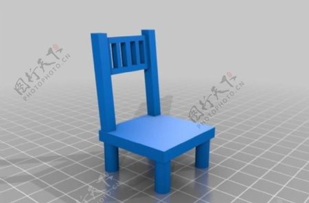 印花布的小桌子和椅子