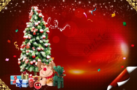红色背景前的圣诞树和礼物