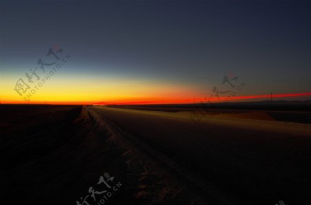 戈壁的夕阳图片