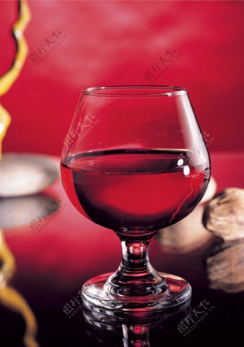 洋酒红酒酒杯图片