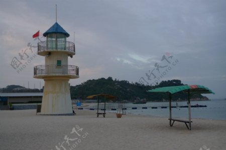 海滩灯塔图片