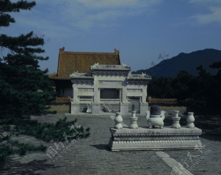 北京皇家园林清十三陵建筑图片蓝天白云古木