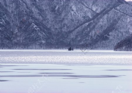 冰湖泊山景