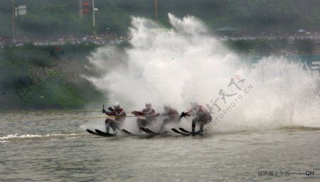 内江中美澳艺术滑水对抗赛图片