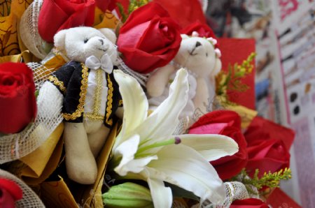 情人节的礼物可爱熊和玫瑰花图片