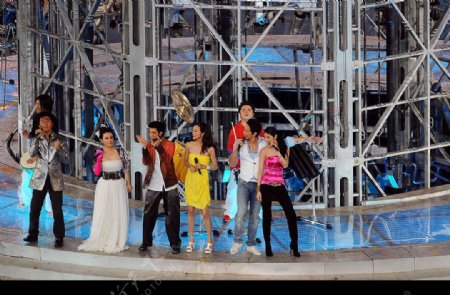 北京奥运会闭幕式上众歌手表演图片