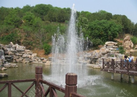 喷泉水柱图片