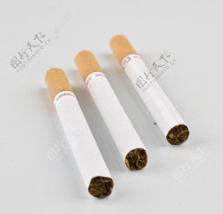 三支烟图片