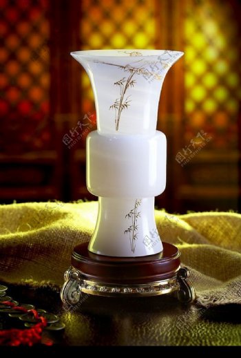 玉装饰品传统古典花瓶图片