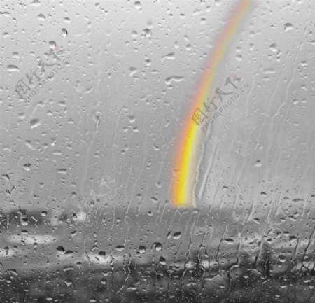 雨中彩虹图片