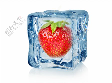 冰块草莓图片