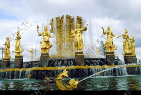 金色雕塑喷泉图片
