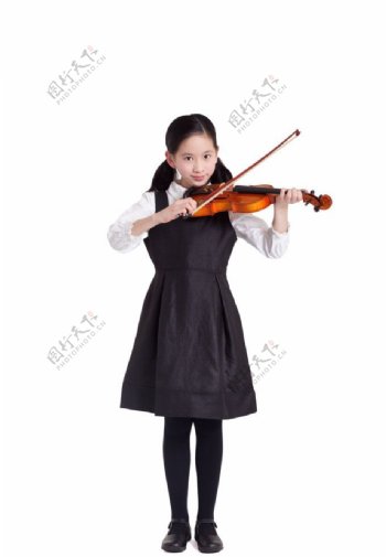美女拉提琴图片
