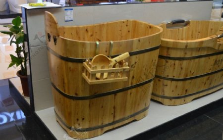 木桶浴桶泡澡图片