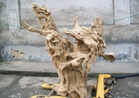 木雕根雕假山工艺品图片