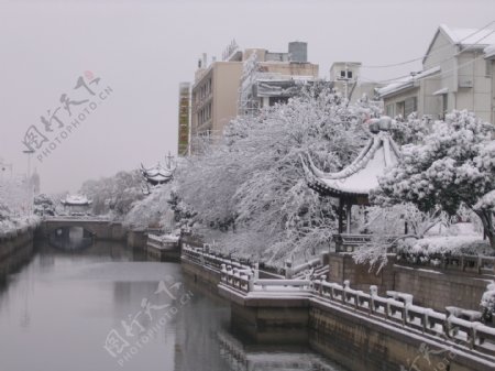 常州古护城河雪景图片