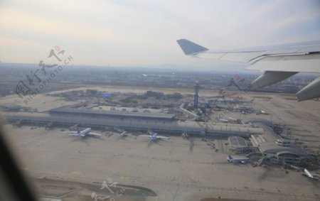 飞机上拍摄的首都机场图片