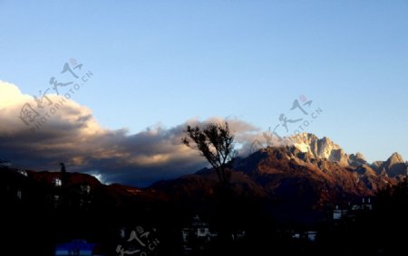 玉龙雪山早晨图片