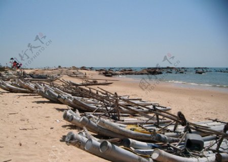 海滩渔船图片