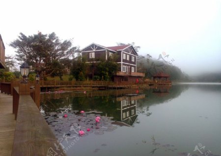 水边别墅图片