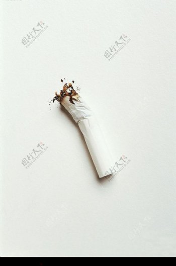 燃烧怠尽的香烟图片