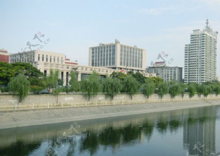 高楼城南河水图片