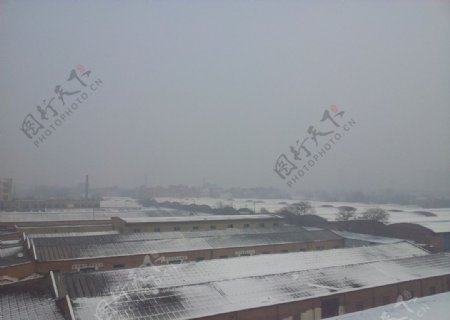 旅院工厂雪景图片