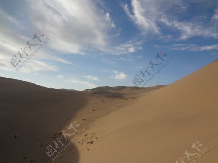 鸣沙山月牙泉图片