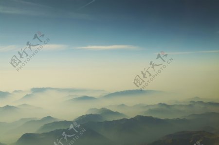 云雾山峰图片