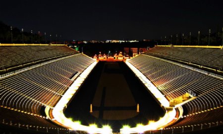 夜晚的体育场图片