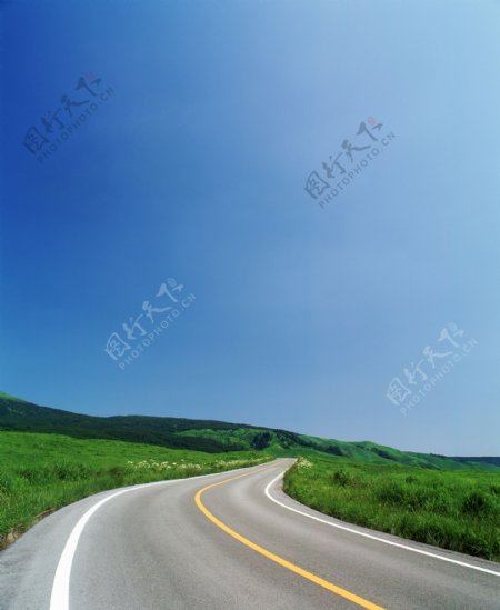 绿野山脉公路图片