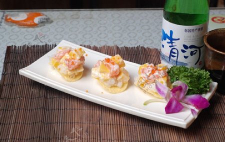 三文鱼芒果沙律寿司图片