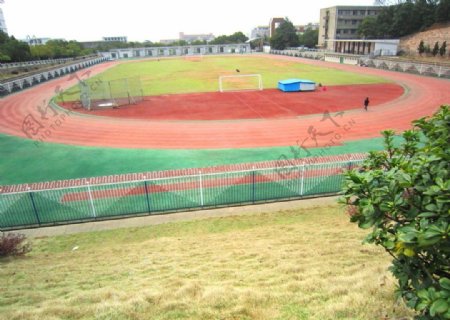 湘潭大学足球场图片