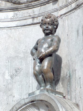 布鲁塞尔城市雕塑撒尿小孩于连图片