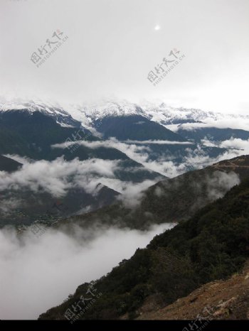 云云海雪山西藏图片