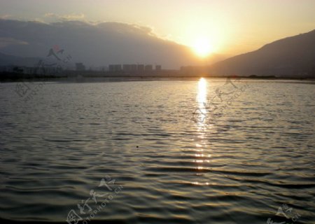 开县汉丰湖夕阳照图片
