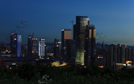 夕阳下的深圳CBD图片