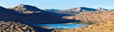 内蒙古巴丹吉林神泉湖图片