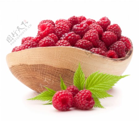 树莓覆盆子果篮图片