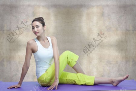 瑜伽女性韩彩英图片