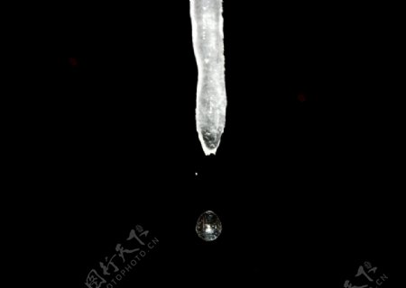 冰柱水滴图片
