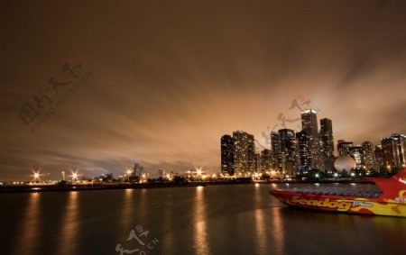 芝加哥密歇根湖城市夜景图片