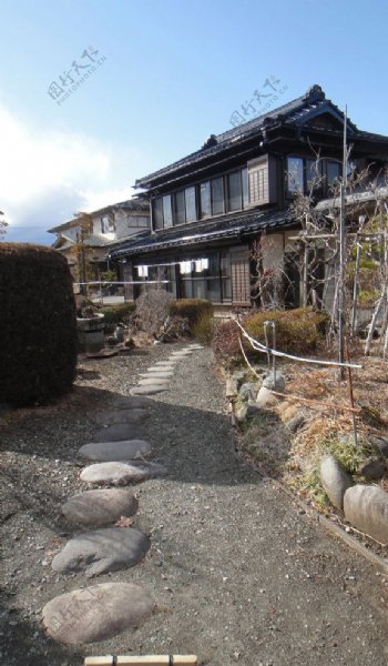 富士山脚下忍野八海的一处民宅图片