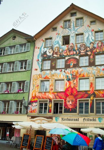 瑞士琉森街面房屋上的裝飾畫图片
