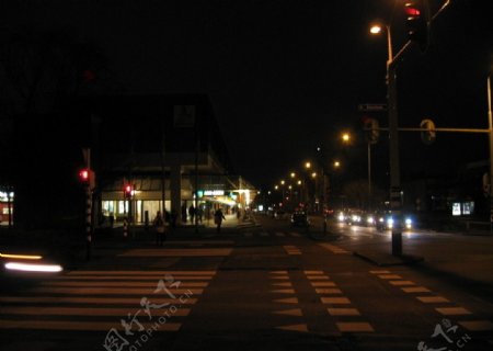 荷兰小城格罗宁根的夜晚图片