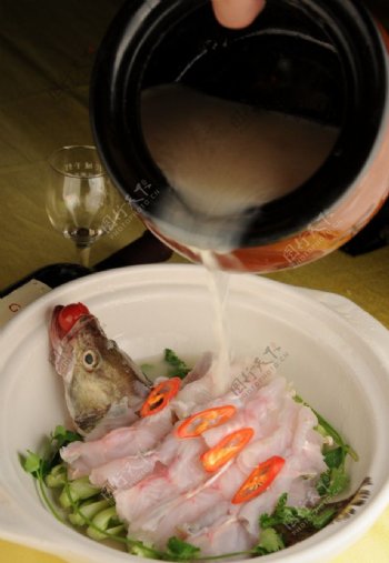 浓汤桂鱼图片