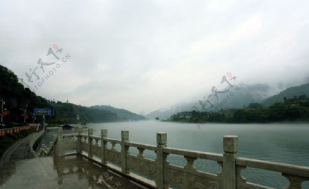 清江河堤图片