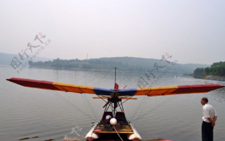 林皋湖水上滑翔机图片