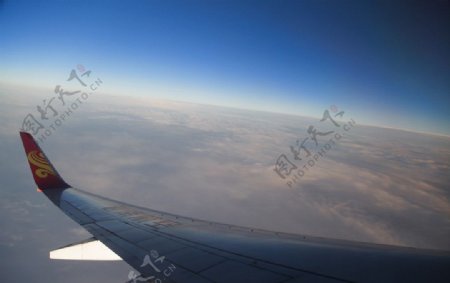 飞机窗外的风景图片